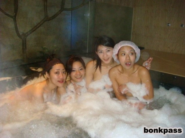 아시아야사 - 친구들과 단체 온천 누드사진 6 번째 이미지